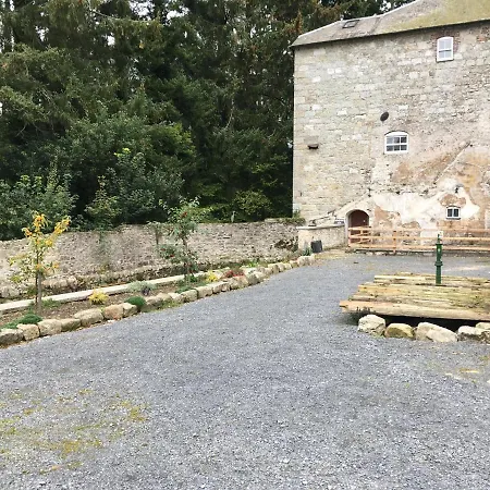 בית נופש Lovely 3-bed House At Clashganny Mill Borris